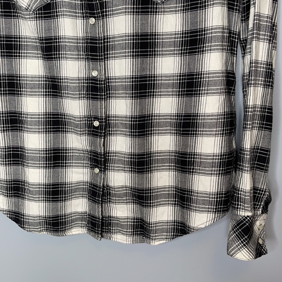 Levi’s black & white pearl snap “Tailored Fit” flannel long sleeve shirt Size M - Picture 3 of 13